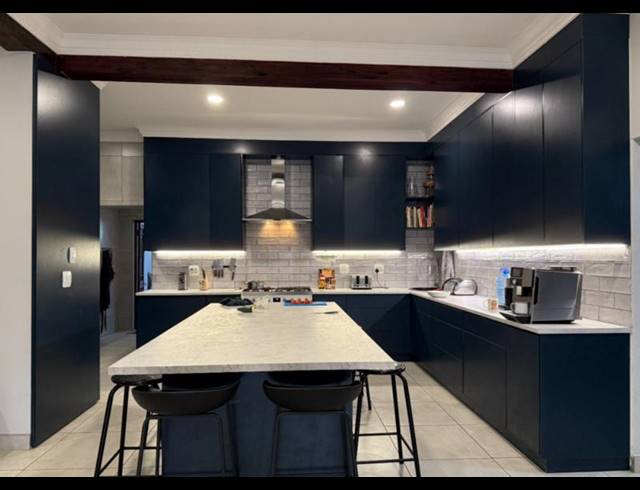 4 BEDROOM HOUSE FOR SALE IN STRAND NORTH